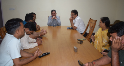 मनाली : विधायक भुवनेश्वर गौड़ ने एसडीएम, जिला लोकसंपर्क अधिकारी और पत्रकारों के साथ की बैठक