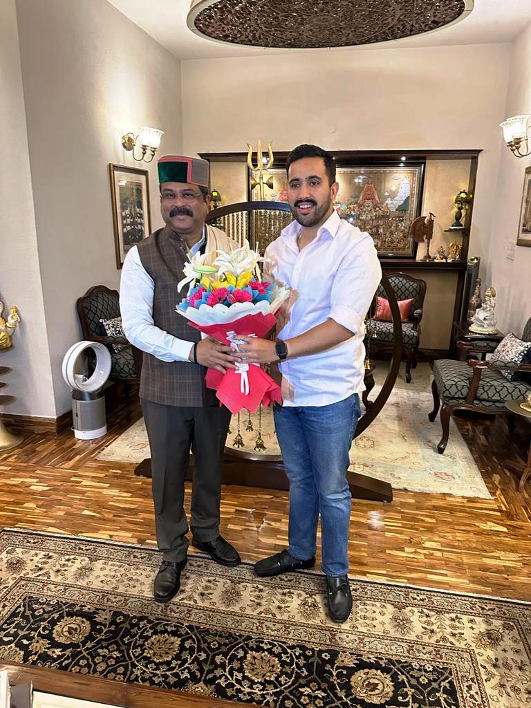 लोक निर्माण मंत्री विक्रमादित्य सिंह ने केंद्रीय शिक्षा एवं कौशल विकास व उद्यमिता मंत्री धर्मेन्द्र प्रधान से शिष्टाचार भेंट की