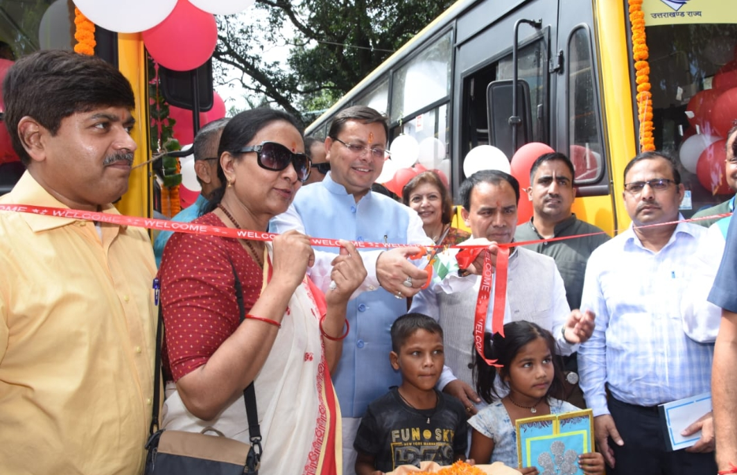 उत्तराखंड में श्रम बोर्ड ने कामगार श्रमिकों के बच्चों को गुणवत्ता पूर्ण शिक्षा देने के लिए मोबाइल लर्निंग स्कूल बसों की सुविधा