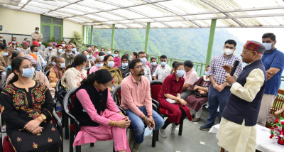 राज्यपाल शिव प्रताप शुक्ल ने आज शिमला ग्रामीण के बसंतपुर स्थित वृद्धाश्रम का दौरा किया