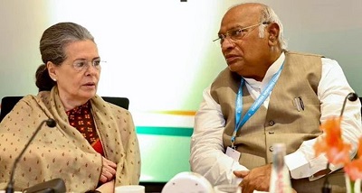 तेलंगाना में सत्ता में आने पर कांग्रेस ने 100 दिन के अन्‍दर 6 गारंटी पूरा करने का आश्‍वासन दिया