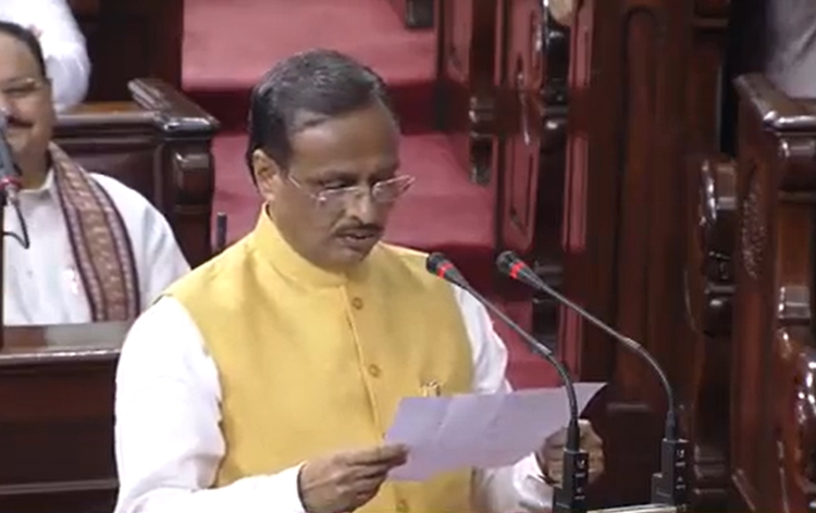 उत्तर प्रदेश से भाजपा के नवनिर्वाचित सांसद दिनेश शर्मा ने आज राज्यसभा के नये सदस्य के रूप में शपथ ली