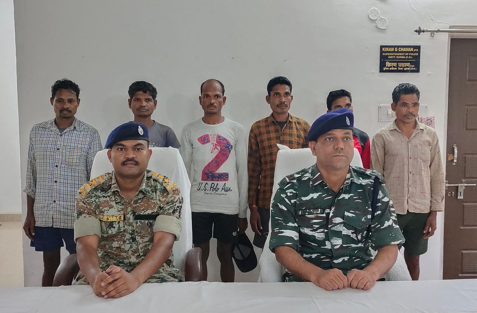 छत्तीसगढ़ के सुकमा जिले में आज 1 लाख रूपए के इनामी सहित 6 माओवादियों ने किया आत्मसमर्पण