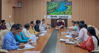 मंगलवार को नाहन में सिरमौर जिला के पांचो विधानसभा क्षेत्र में मतदान केंद्रो के युक्तिकरण के संबंध में बैठक का आयोजन हुआ