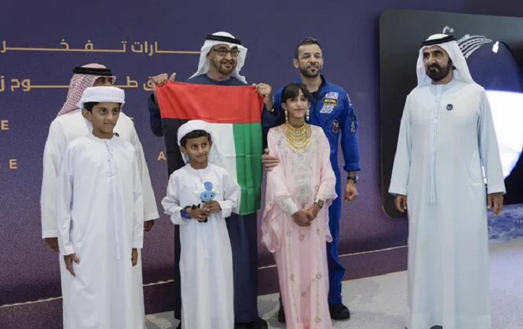 अंतरिक्ष केंद्र में 186 दिन के ऐतिहासिक मिशन को पूरा करने के बाद स्वदेश लौटे अंतरिक्ष यात्री सुल्‍तान अल नेयादी