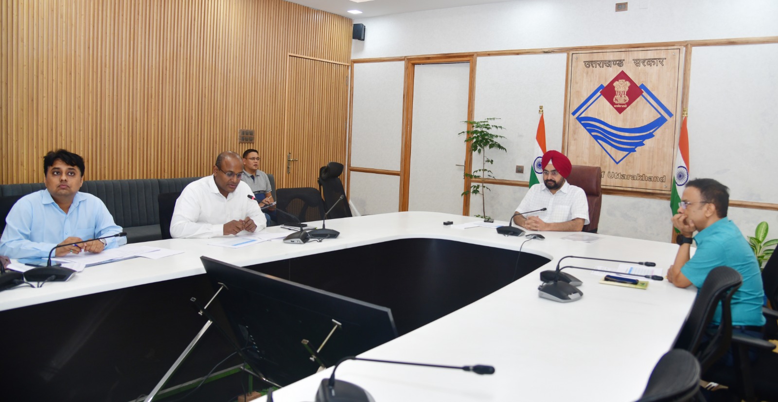 राज्य सरकार ने प्रदेश में निराश्रित गौवंशीय पशुओं के लिए गौसदनों के विस्तार और निर्माण कार्यों को समय से पूरा करने के निर्देश दिए