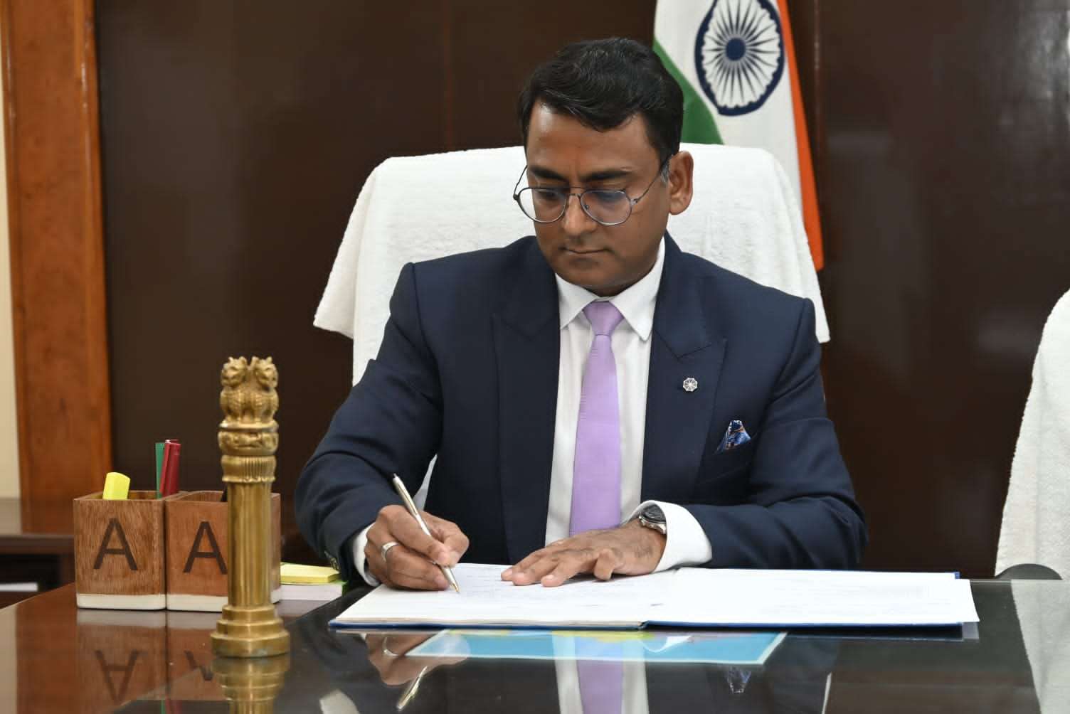 देवघर के उपायुक्त विशाल सागर ने जनकल्याणकारी योजनाओं की प्रखण्डवार समीक्षा बैठक की