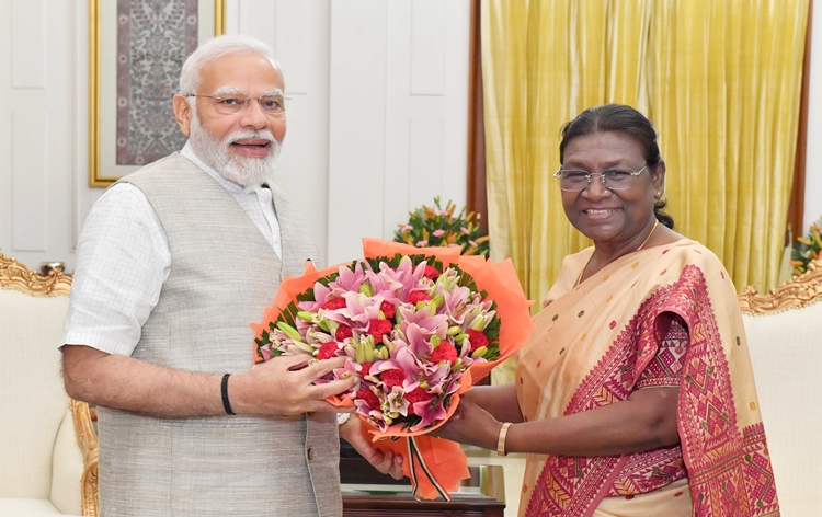 PM Modi calls on President Murmu