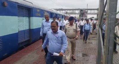 धनबाद रेलवे के जीएम अनुपम शर्मा ने हजारीबाग रेलवे स्टेशन और बानादाग कोल साइडिंग का निरीक्षण किया