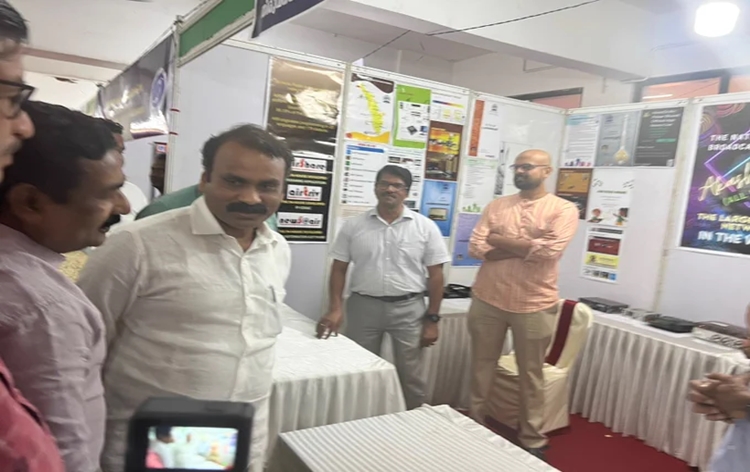 MoS L. Murugan visits “Drishyam Narendram” exhibition in Thiruvananthapuram