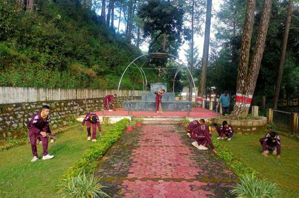 सैनिक स्कूल घोड़ाखाल के कैडेट्स ‘‘स्वच्छता अभियान’’ में बढ़-चढ़कर ले रहे हिस्सा