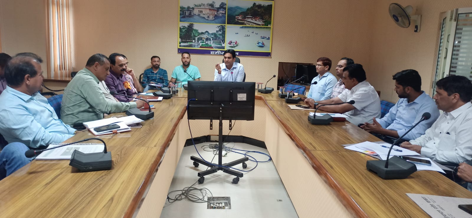 उपायुक्त हेमराज बैरवा ने निर्देश दिए हैं कि मुख्यमंत्री के निर्देशों का जमीनी स्तर पर क्रियान्वयन सुनिश्चित करने के लिए तत्परता के साथ कार्य करें