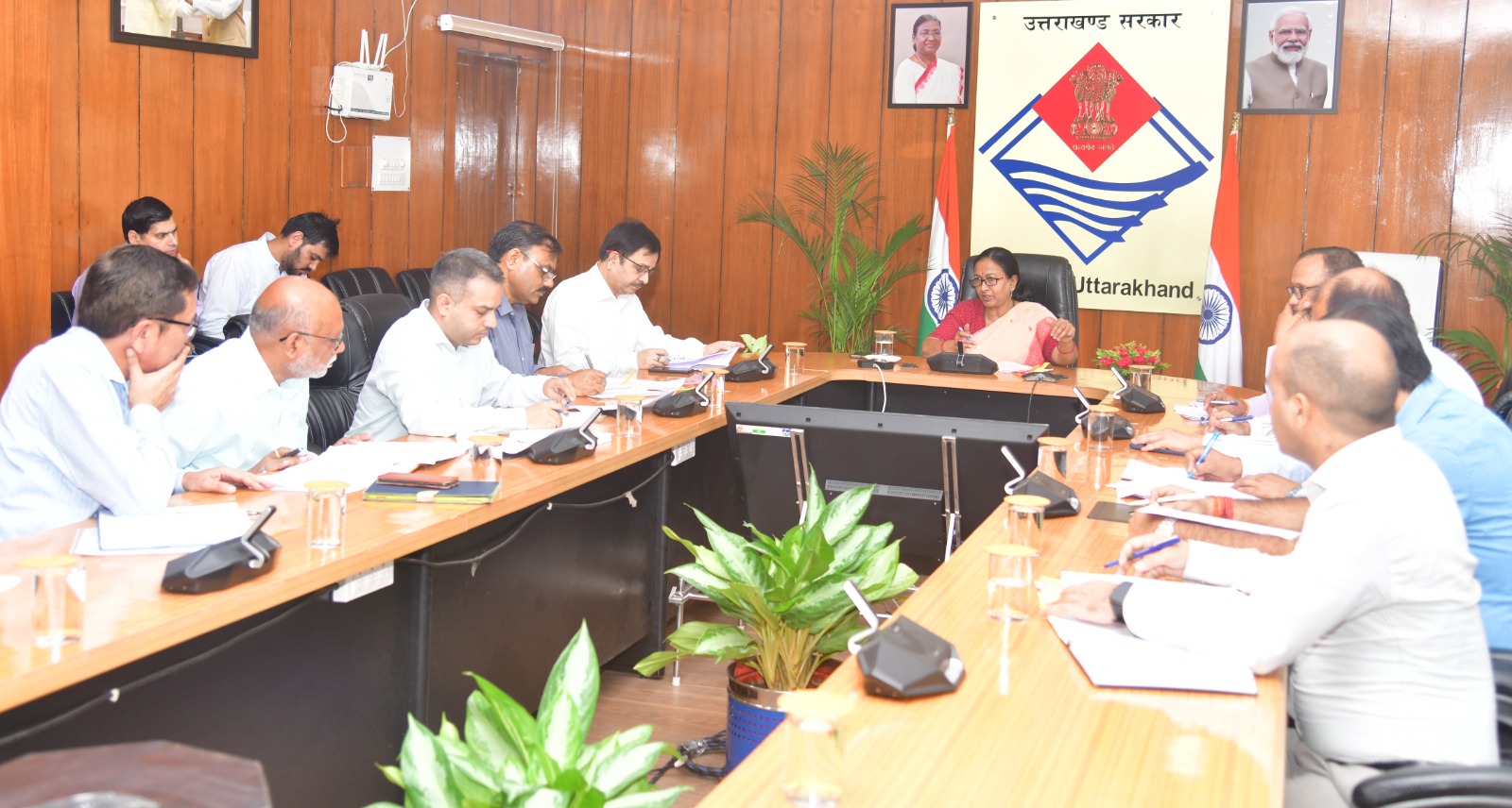 सरकार ने लोक निर्माण विभाग को 30 नवम्बर तक प्रदेश में सड़कों को गड्ढ़ा मुक्त करने के दिए निर्देश