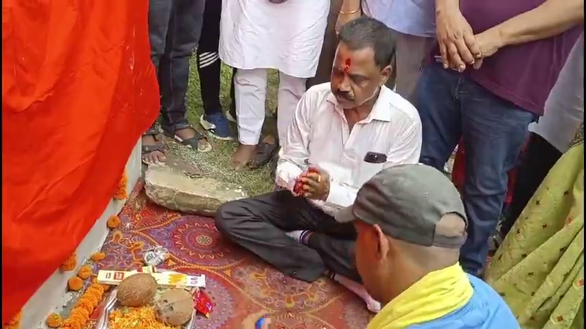 गिरिडीह विधायक सुदिव्य कुमार सोनू ने नगर निगम क्षेत्र में 3 अलग-अलग जगहों में मिनी स्टेडियम के निर्माण की आधारशिला रखी