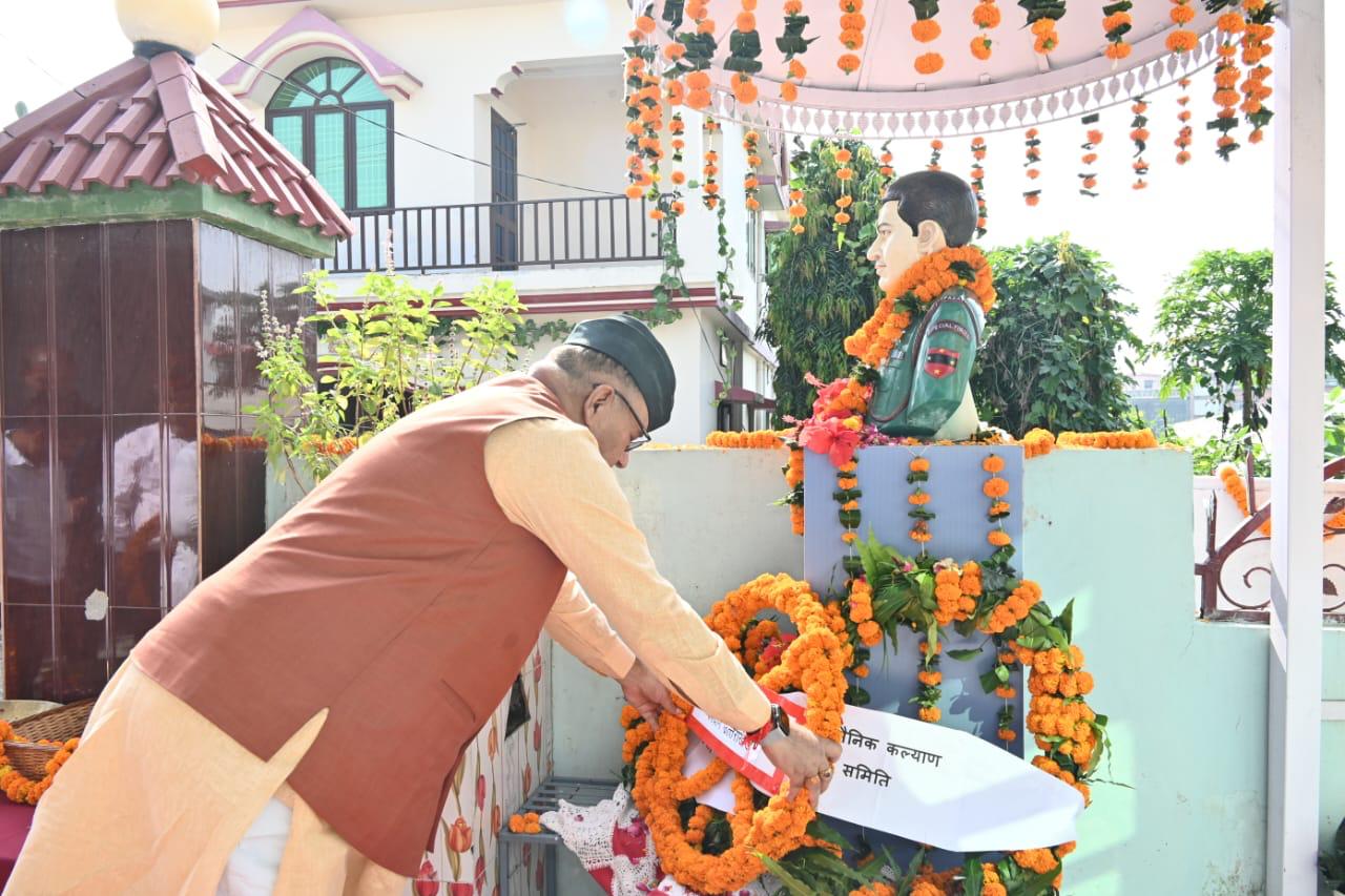 सैनिक कल्याण मंत्री गणेश जोशी ने अशोक चक्र विजेता शहीद हवलदार बहादुर सिंह बोहरा को दी श्रद्धांजलि