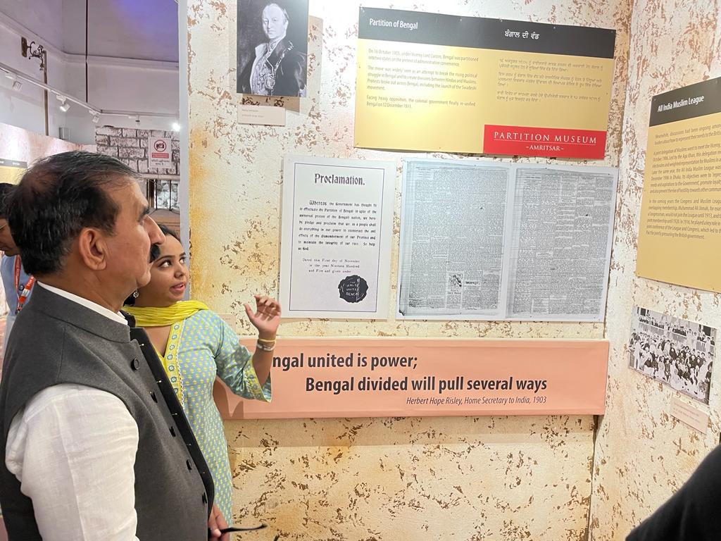मुख्यमंत्री ने अमृतसर में भारत-पाकिस्तान बंटवारे की दुःखद स्मृतियों के प्रतीक विभाजन संग्रहालय का अवलोकन किया