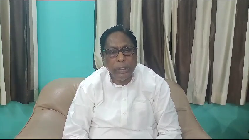 राज्य के ग्रामीण विकास मंत्री आलमगीर आलम ने क्षेत्र भ्रमण के बाद परिसदन में लोगों की समस्याएं सुनी