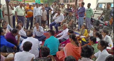 गिरिडीह: वेतन भुगतान के आश्वासन के बाद सदर अस्पताल के आउटसोर्सिंग कर्मियों की हड़ताल ख़त्म