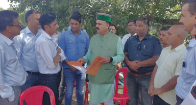 विधायक इंद्र दत्त लखनपाल ने मैहरे में क्षेत्रवासियों की समस्याएं सुन उनका किया निपटारा