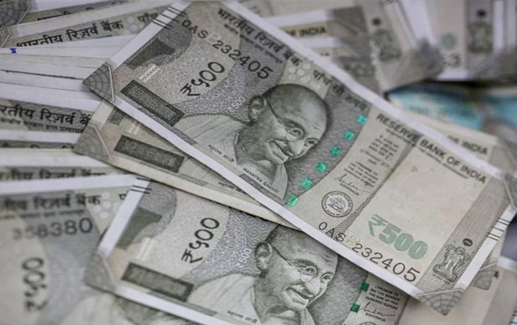 Rupee closes at Rs 83.04 against US dollar