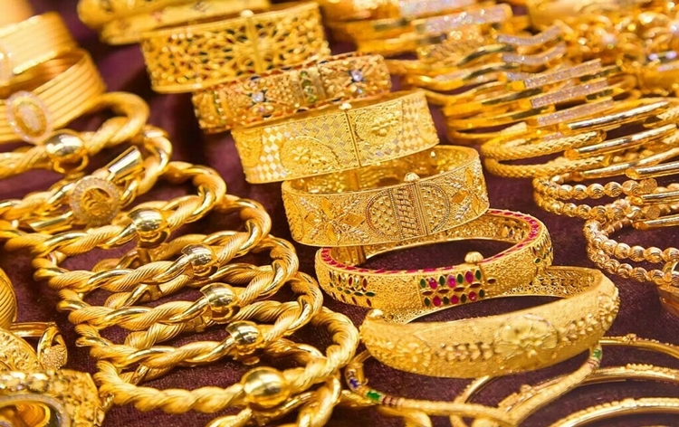 Gold price up 10 rupees, to trade at 56,730 rupees per ten grams