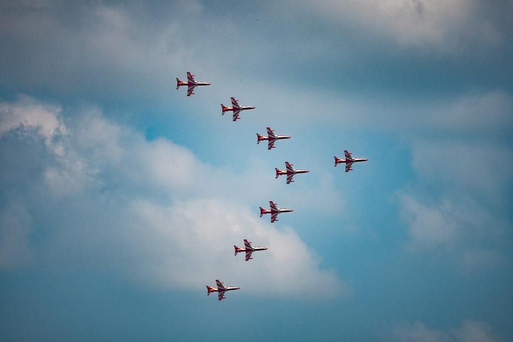 50 विमानों और हेलीकॉप्टरों ने भारतीय वायुसेना की 91वीं वर्षगांठ पर भारत की हवाई शक्ति का प्रदर्शन किया