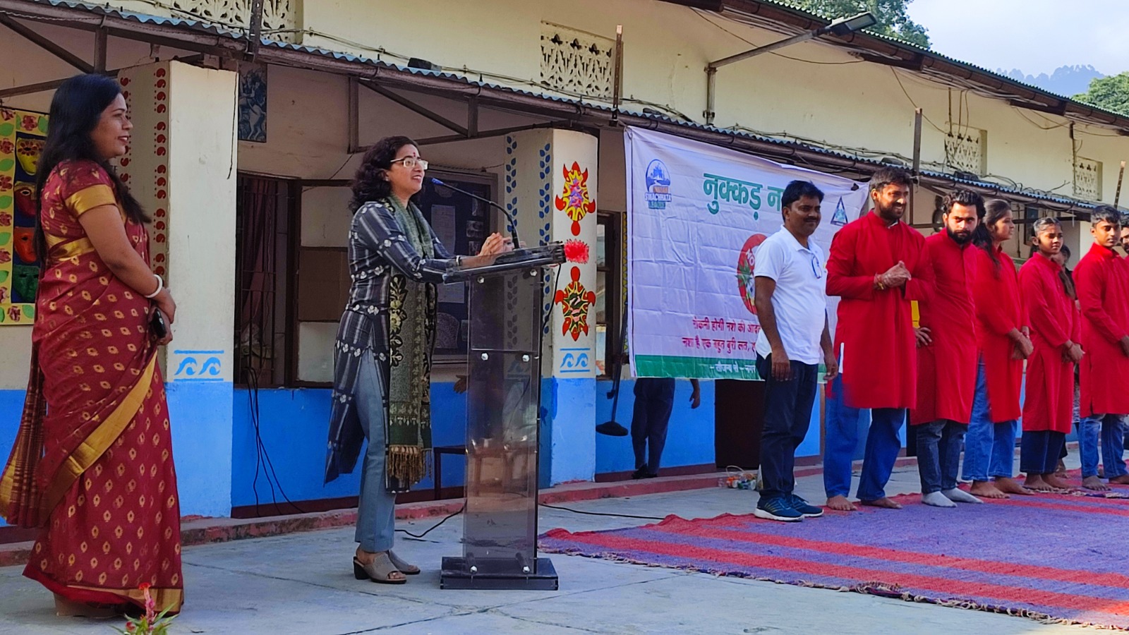 श्रीनगर स्थित केंद्रीय विद्यालय में स्वच्छता पर नुक्कड़ नाटक का आयोजन किया गया