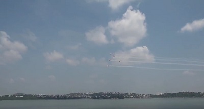 वायुसेना की 91वीं वर्षगाठ पर मध्‍य प्रदेश की राजधानी भोपाल में आज फ्लाई पास्‍ट में लगभग 50 विमानों और हेलिकॉप्‍टरों का शानदार प्रदर्शन