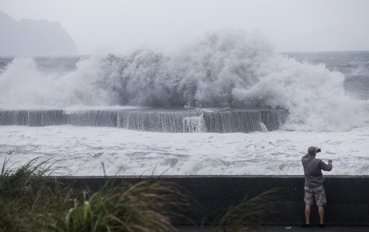 40 people injured in Taiwan after Typhoon Haikui ripped across island