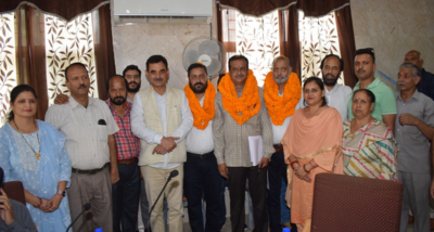 सोलन : मुख्य संसदीय सचिव संजय अवस्थी ने अर्की में मनोनीत पार्षदों के शपथ ग्रहण समारोह में लिया भाग