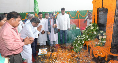 मुख्यमंत्री हेमंत सोरेन ने गुआ गोलीकांड के शहीदों को दी श्रद्धांजलि