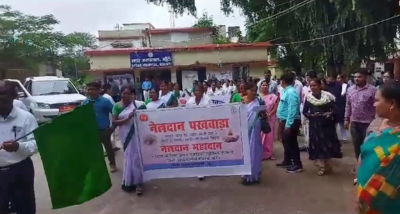 खूंटी: उपायुक्त लोकेश मिश्रा ने सदर अस्पताल परिसर में नेत्रदान जागरूकता रैली को हरी झंडी दिखाकर किया रवाना