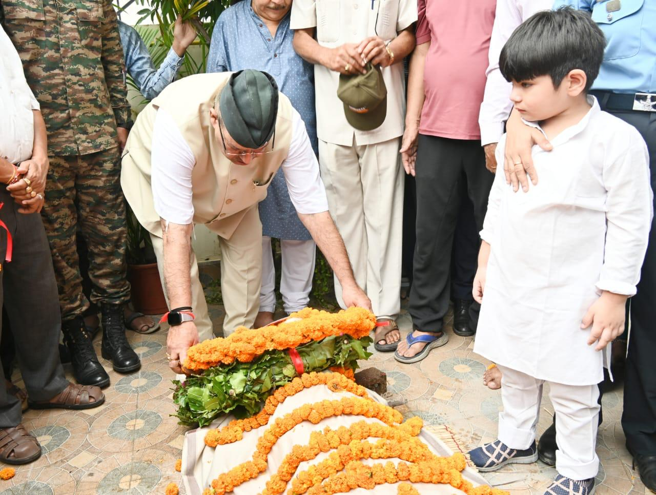 भारतीय वायुसेना के अधिकारी विंग कमांडर अनुपम गुसाईं की लेह (लद्दाख) में मृत्यु