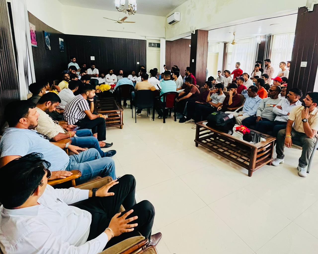 युवा कांग्रेस अध्यक्ष आशीष ठाकुर की अध्यक्षता में परिधि गृह बिलासपुर में बैठक का हुआ आयोजन